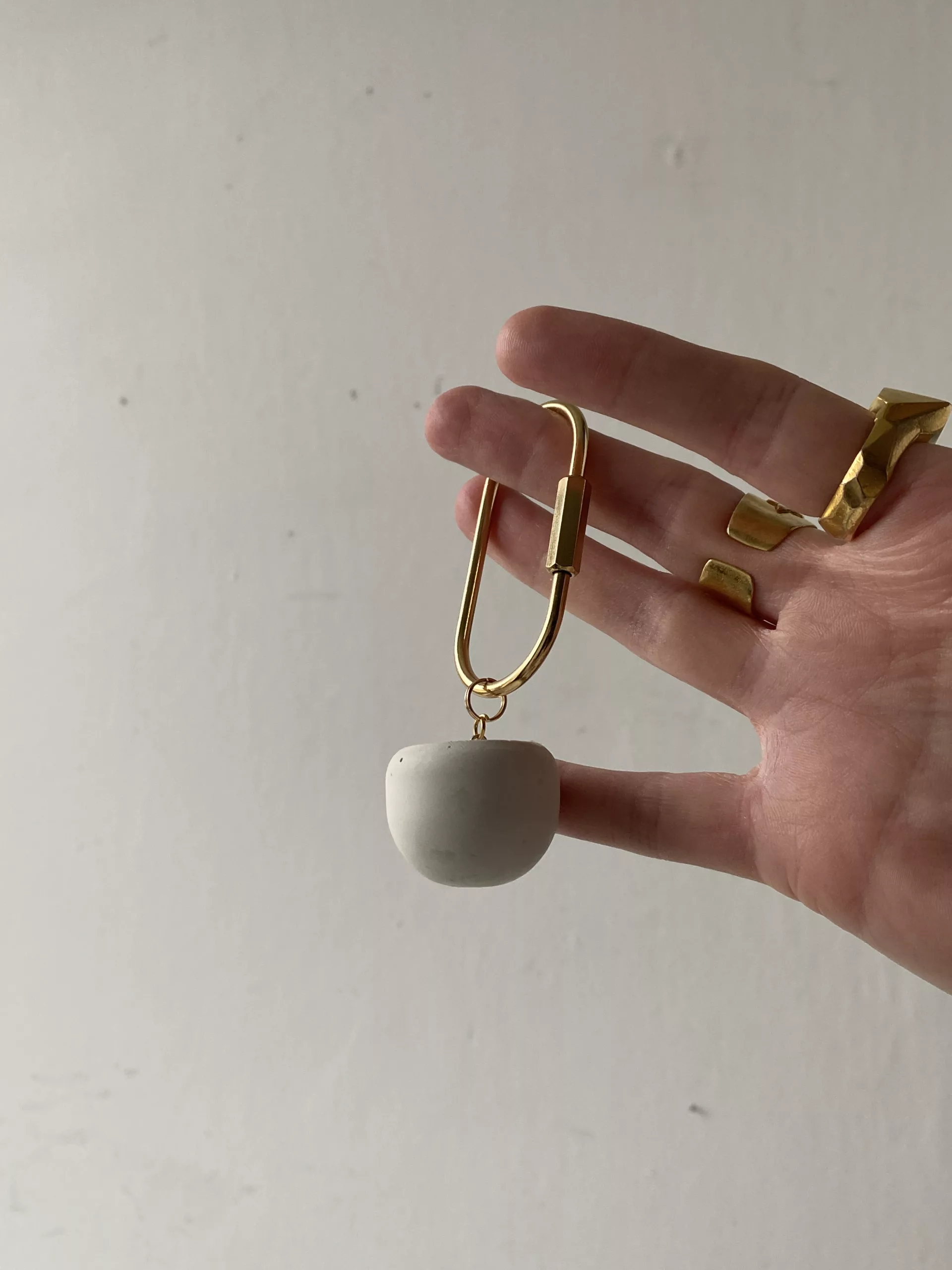 Porte-clé boule de béton