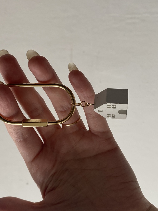 Porte-clé maison en béton