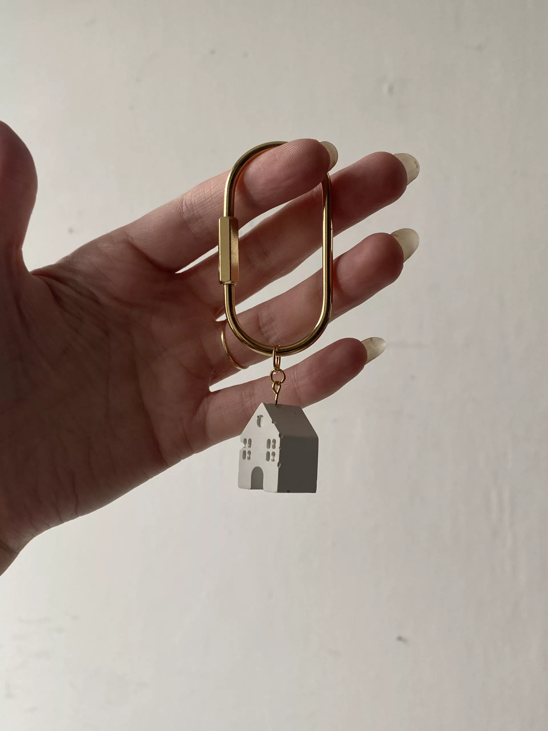 Porte-clé maison en béton