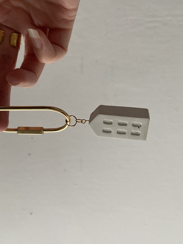 Porte-clé immeuble en béton