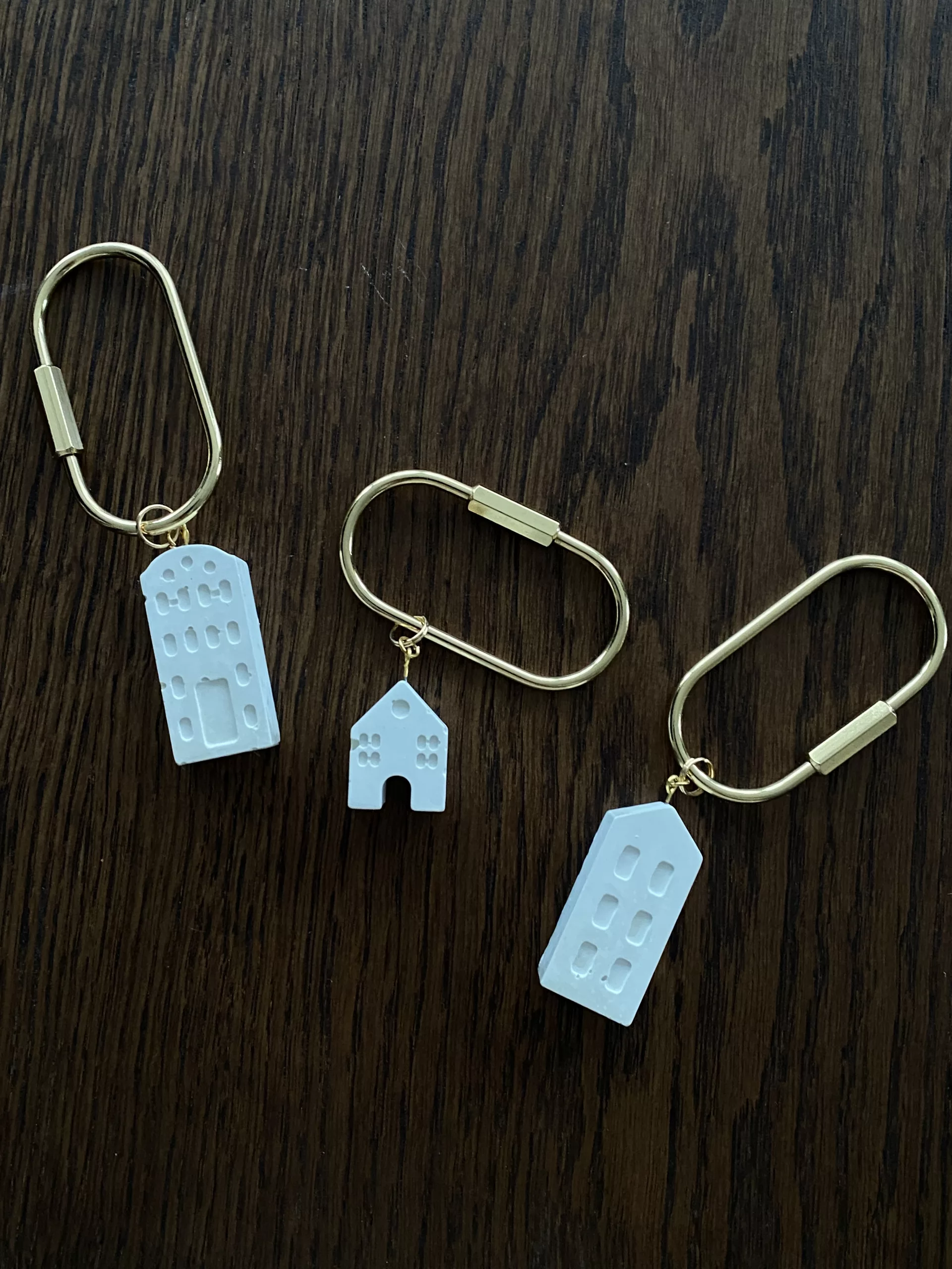 Porte-clé immeuble en béton – Image 2